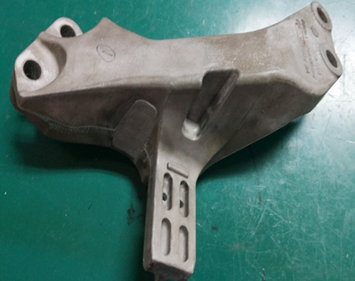 Engine mounting bracket